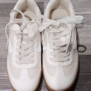 Dolce Vita Cream & White Voyage Suede and Leather Retro Sneaker